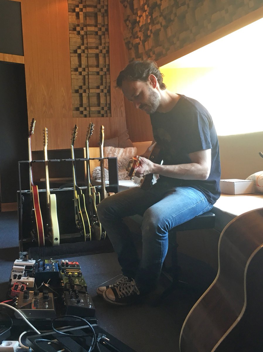 ♫ Sueño contigo
¿qué me has dado?
Sin tu cariño no me habría enamorado ♫