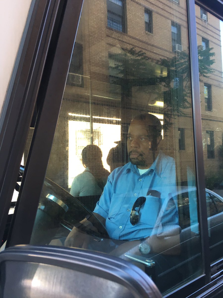 TyForHelping's tweet image. This needs to stop @MTA buses are picking up people not in the bus stops just in middle to the block it's a shame