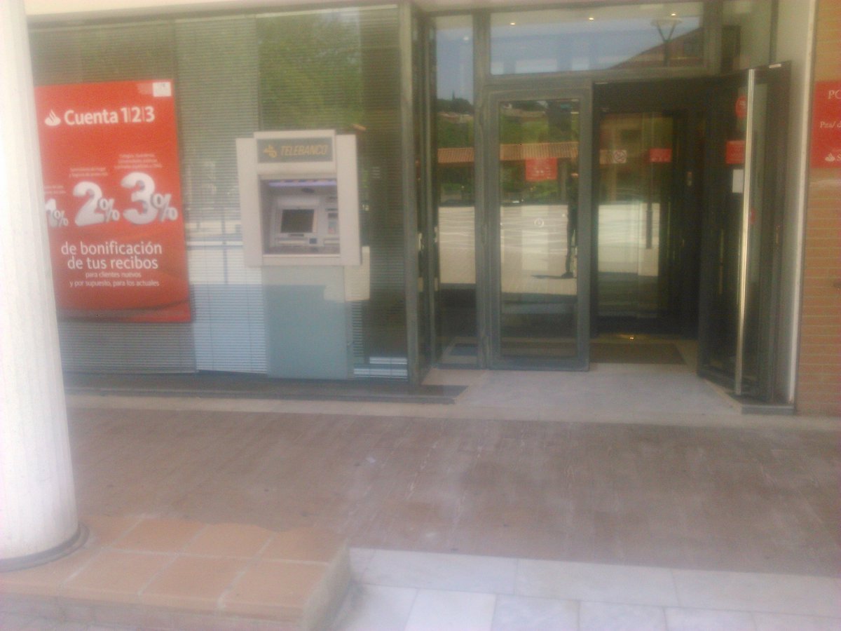 discapolinya's tweet photo. #Polinyà ja #disposa de 2 #entitats #bancàries #adaptades a #PMR https://t.co/qDgQw0AFyp