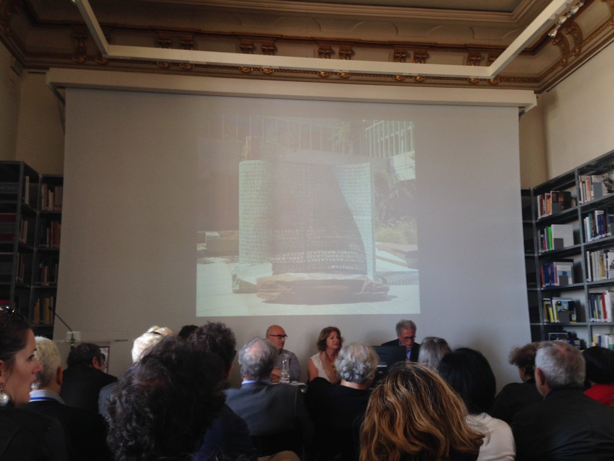 iltagliani's tweet photo. Crittografia come opera d'arte: Kryptos di #Sanborn alla sede CIA a Langley #InteractiveImagination https://t.co/YjJu5OIFbN