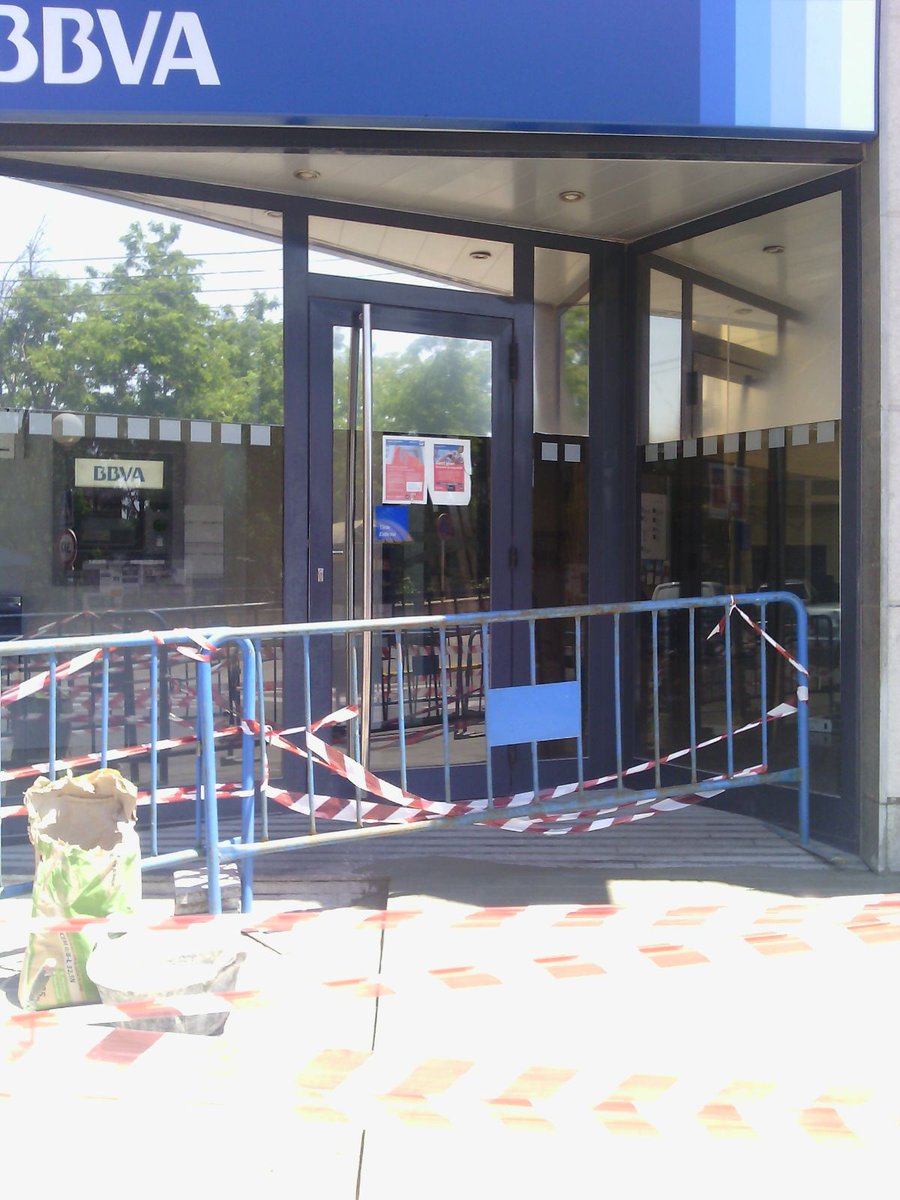 discapolinya's tweet photo. #Polinyà ja #disposa de 2 #entitats #bancàries #adaptades a #PMR https://t.co/qDgQw0AFyp