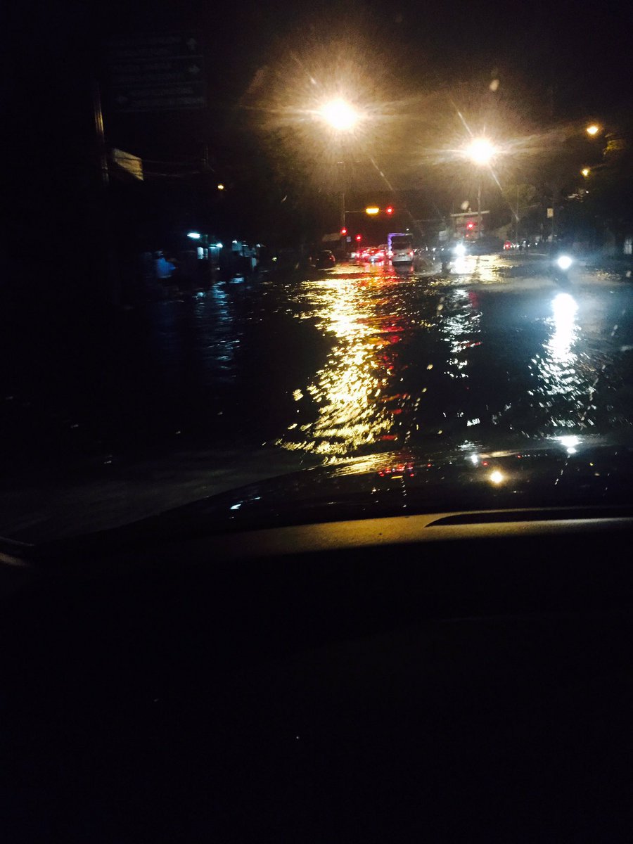 GeriRadityo's tweet photo. Pak @ridwankamil Gede Bage banjir lagi, dari 2014 Bpk berwacana bikin Danau sekarang 2016 masih wacana pak? https://t.co/TlQsN4fl1y