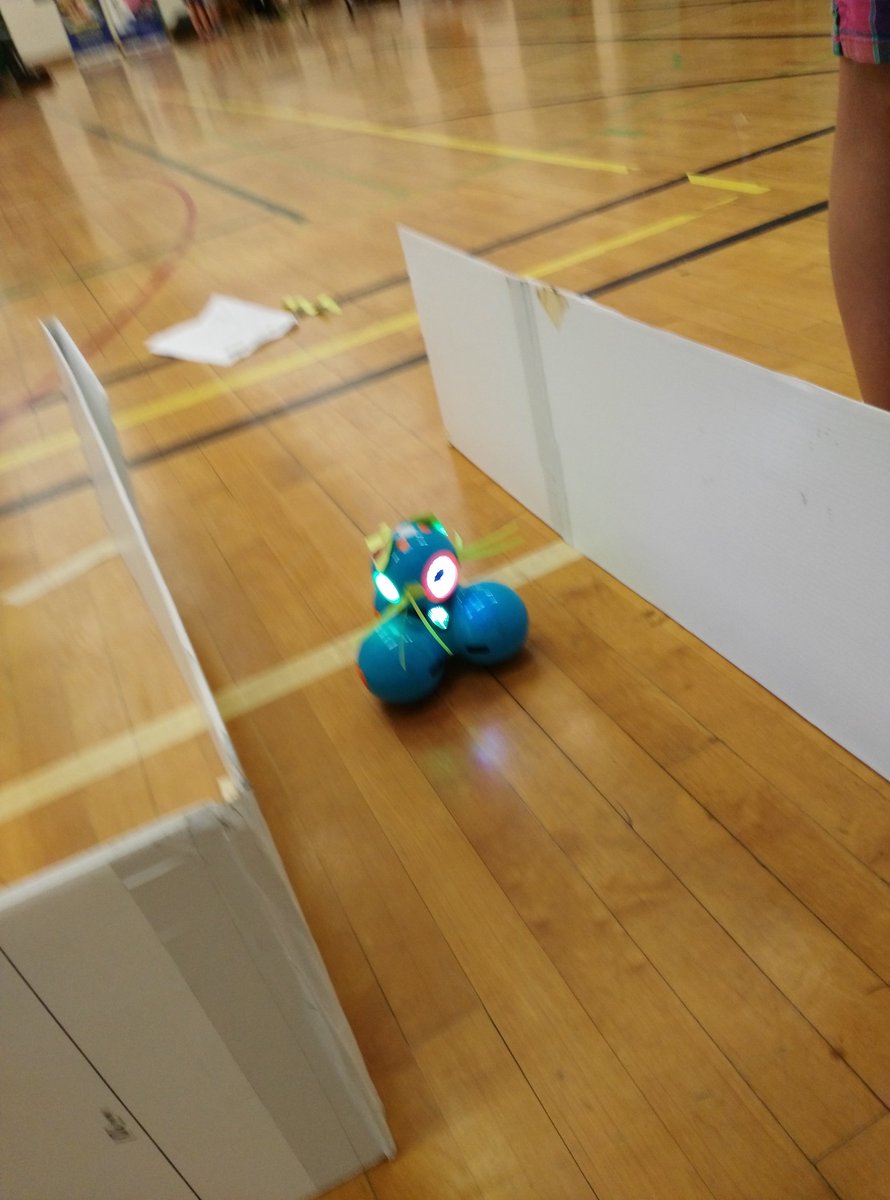EmilyMyhr's tweet image. Challenge Station 3 @logicsacademy #codingolympics #Team16 #CodingCats  @RyersonCS