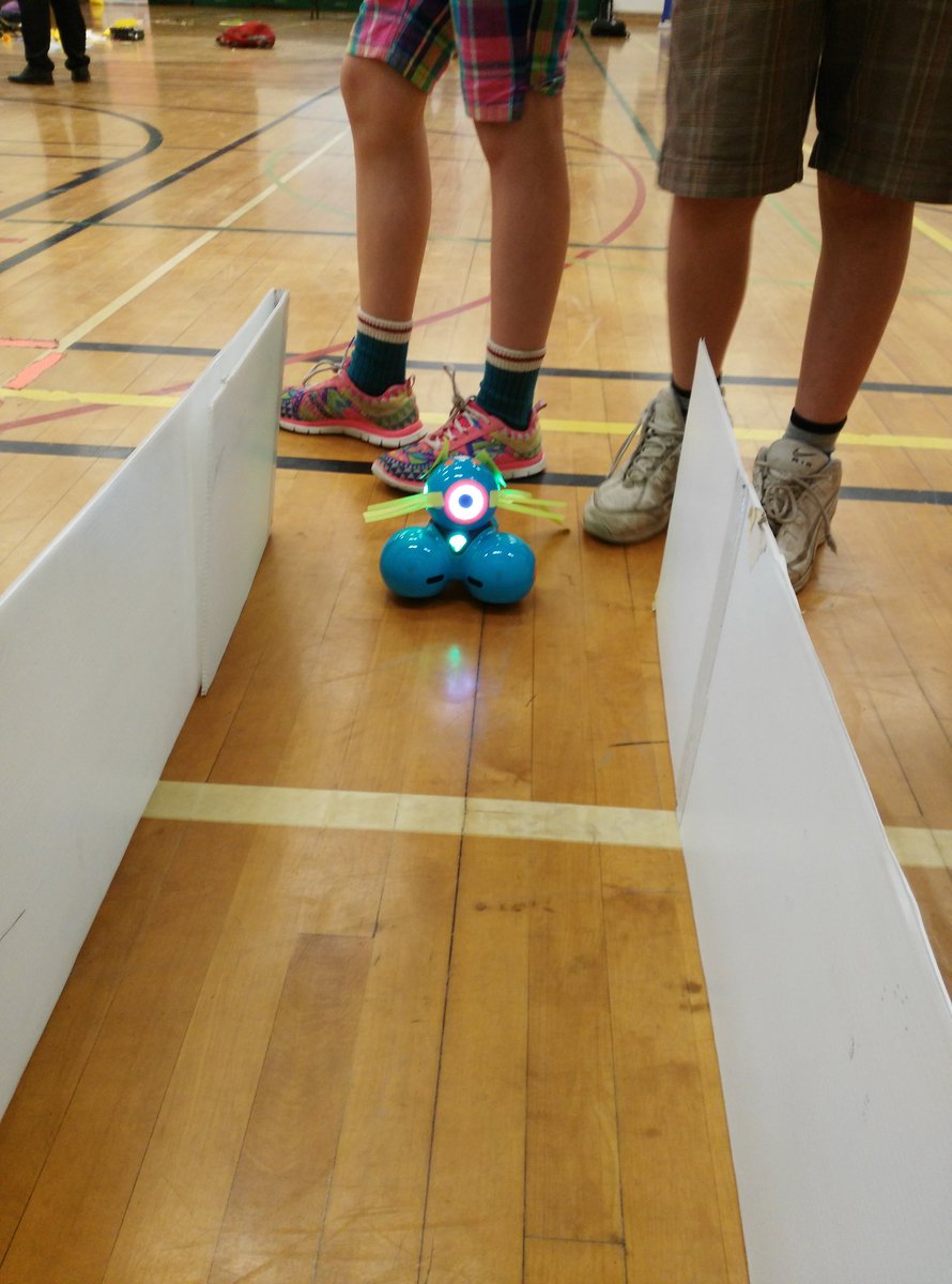 EmilyMyhr's tweet image. Challenge Station 3 @logicsacademy #codingolympics #Team16 #CodingCats  @RyersonCS