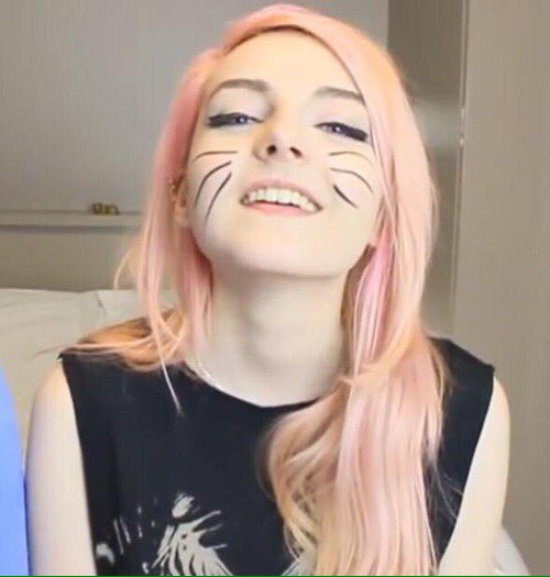 Lizzie (@lizzie792) Twitter