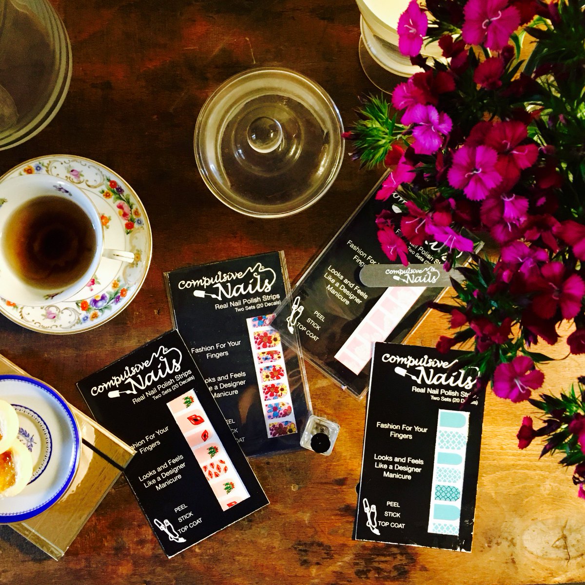 CompulsiveNails's tweet image. Beau Tea Time 😁 #TuesdayTeaTime #beautymoment #doingmynails