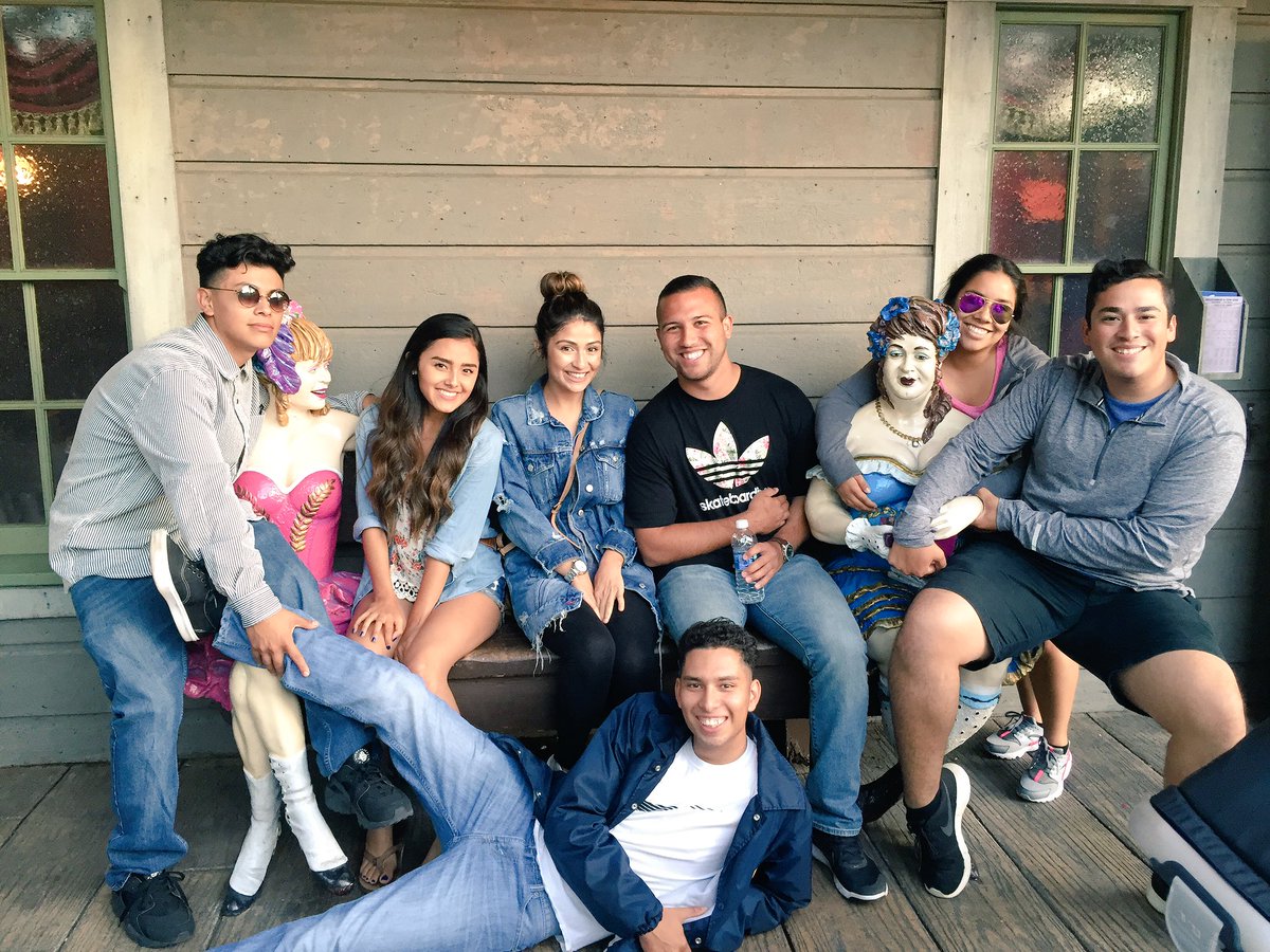 lucyvilla90's tweet photo. Great time @ knotts yesterday with amazing coworkers😍🎢 #wrecklife https://t.co/nuRiI7LIou