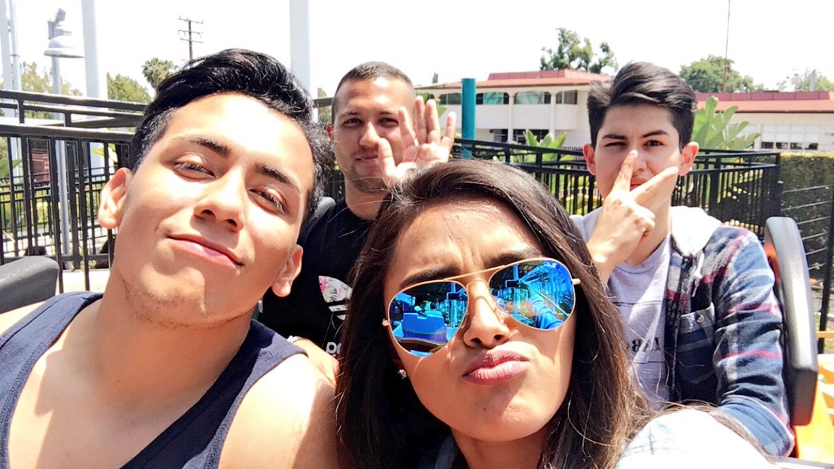 lucyvilla90's tweet photo. Great time @ knotts yesterday with amazing coworkers😍🎢 #wrecklife https://t.co/nuRiI7LIou