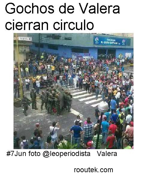 NicksonJaimes's tweet photo. QUIEN DIJO GOCHOS?
Te veo mal @NicolasMaduro
No hay arma q reprima al hambre
#ElPuebloVienePorTiNicolas
.@DolarToday https://t.co/s3gN8xHH1p