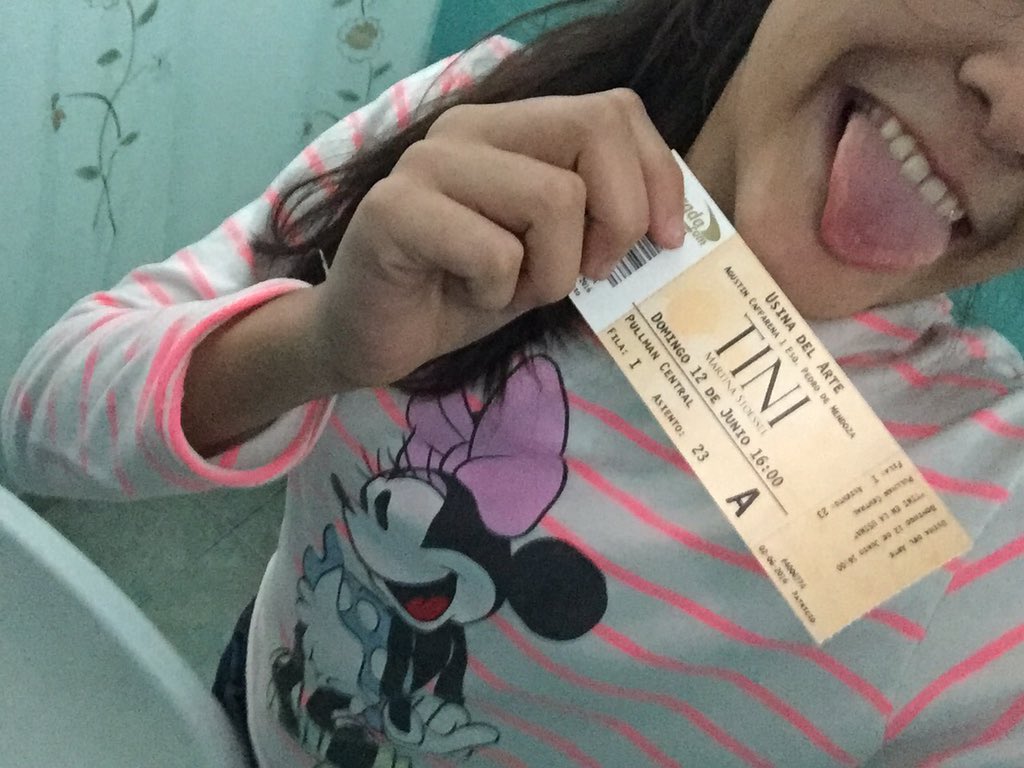 tinitapriority's tweet photo. SMILE @TiniStoessel @marianaluciamuz https://t.co/md3g5CYDJh