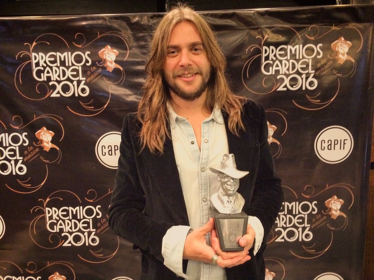 Feliz con el Premio Carlos Gardel a mi primer disco solista!!! @PremiosGardelOK