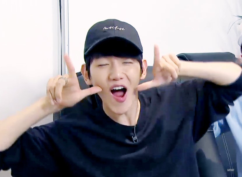 Mr__mini's tweet photo. 내맘속엔 백현이 항상 넘버원이지LOL ;ㅅ;)9!!! https://t.co/BBQp4aPnGx
