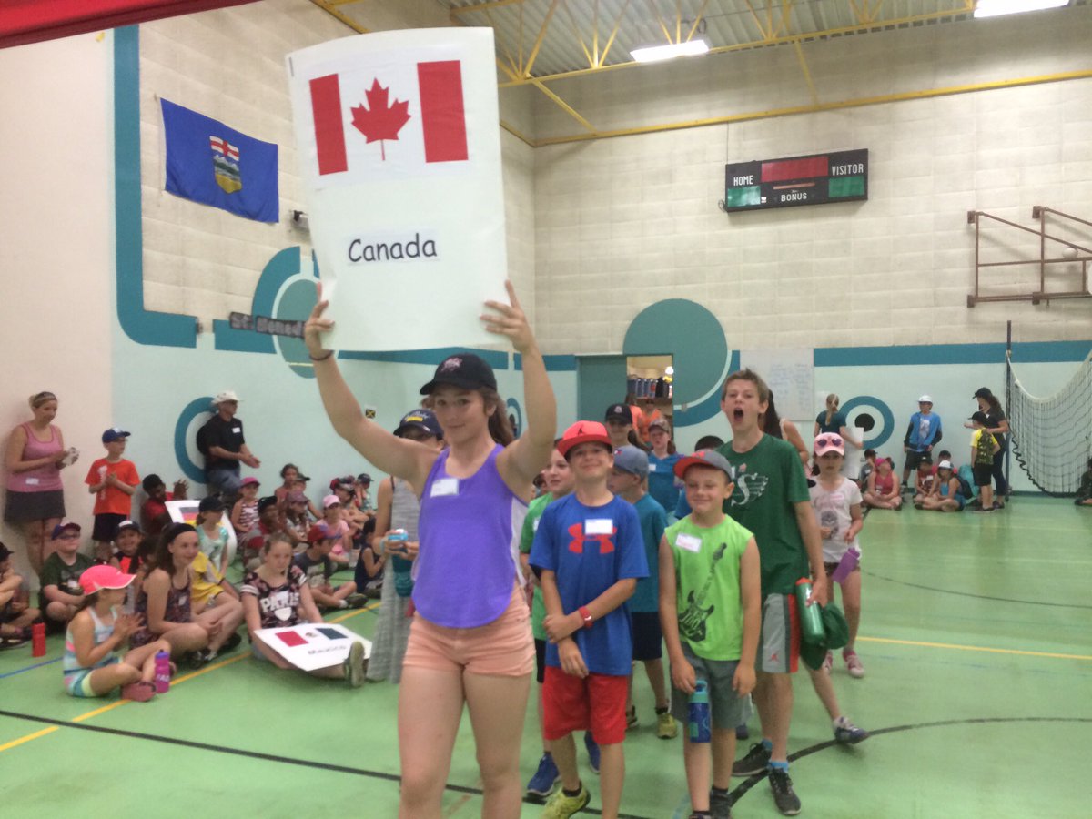 manfay8's tweet image. @_StBens St. Ben's SPORTS DAY kicks off with Team Canada leading the Opening Ceremonies. #GoCanadGo @ @STARCatholic