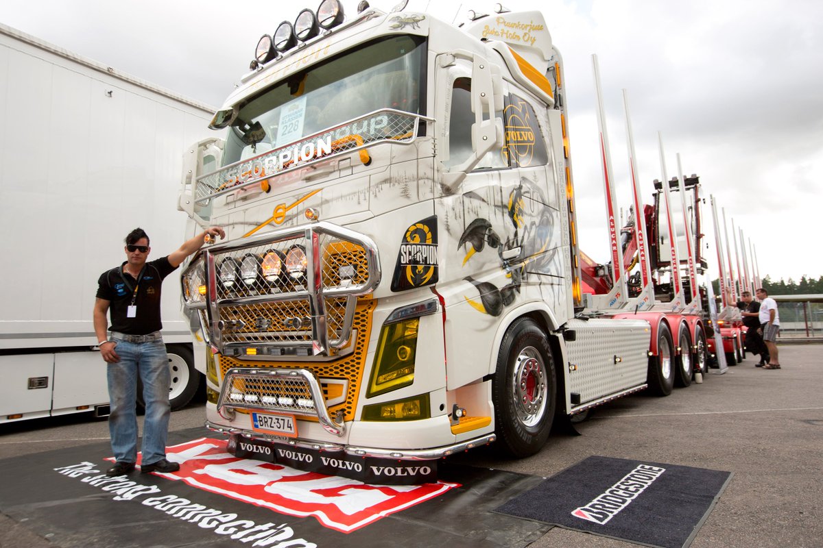 VolvoTrucks's tweet image. You wouldn’t want to get stung by this custom Volvo FH16! ow.ly/ou7e30106P9