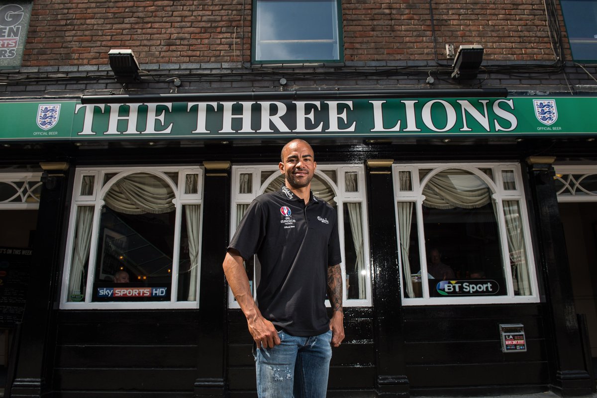 Kieron Dyer today at the Three Bulls Heads in Newcastle finishing off our pubstitutions campaign in style! #EURO2016