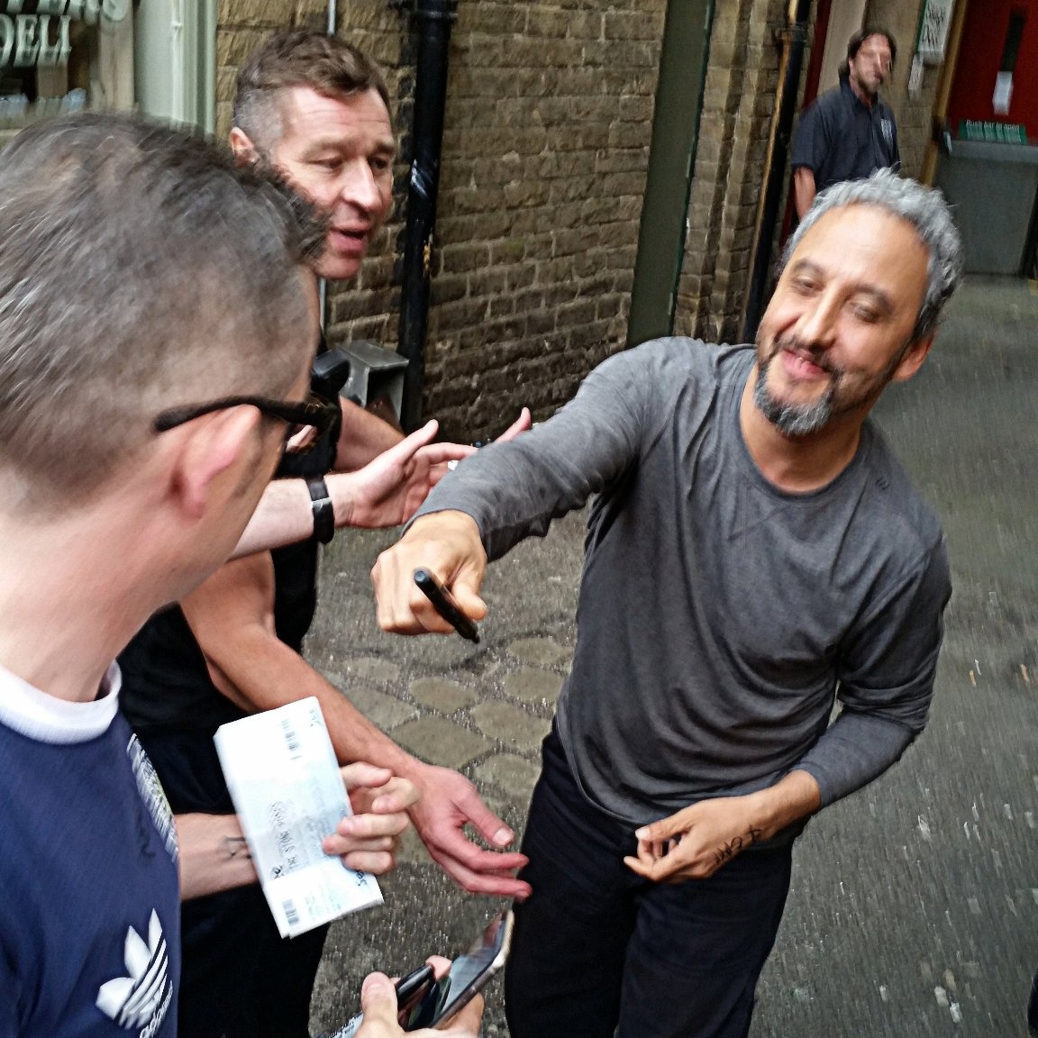tokyo_katie's tweet photo. Reni's here!!!! #TheStoneRoses #Halifax #VictoriaTheatre #NowRaining https://t.co/gxZXpakA7F