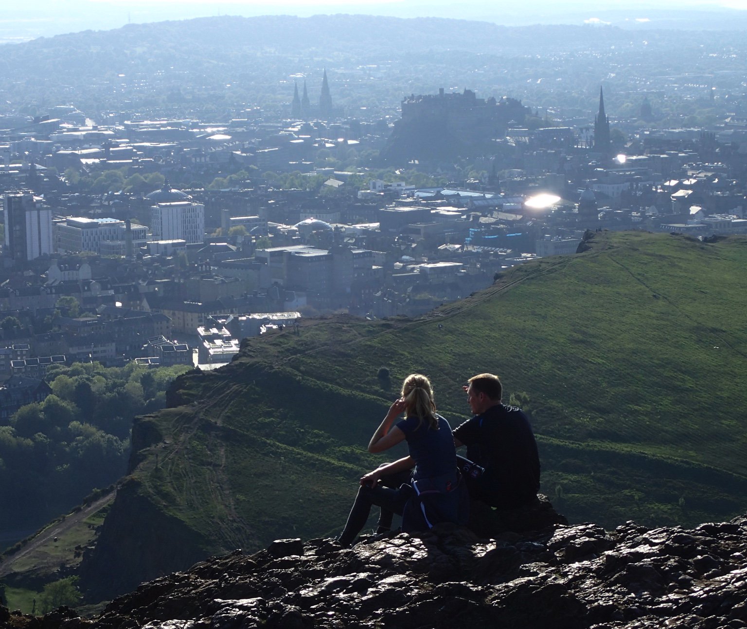 Takeshi Kinoshita アーサーズシートからエディンバラ市街地 T Co Ubn3ew5pdp Twitter