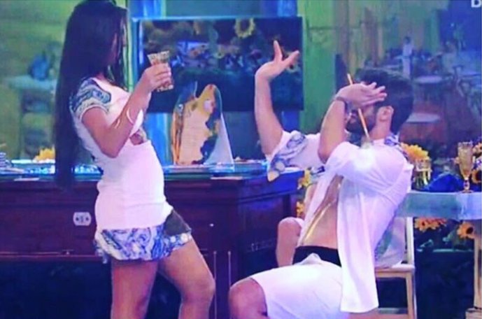 maritsajain's tweet photo. Gente do céu, tô sem nivel total hoje, já disse, né!? Não me julguem 😏😍 https://t.co/inyfD0xwvG
