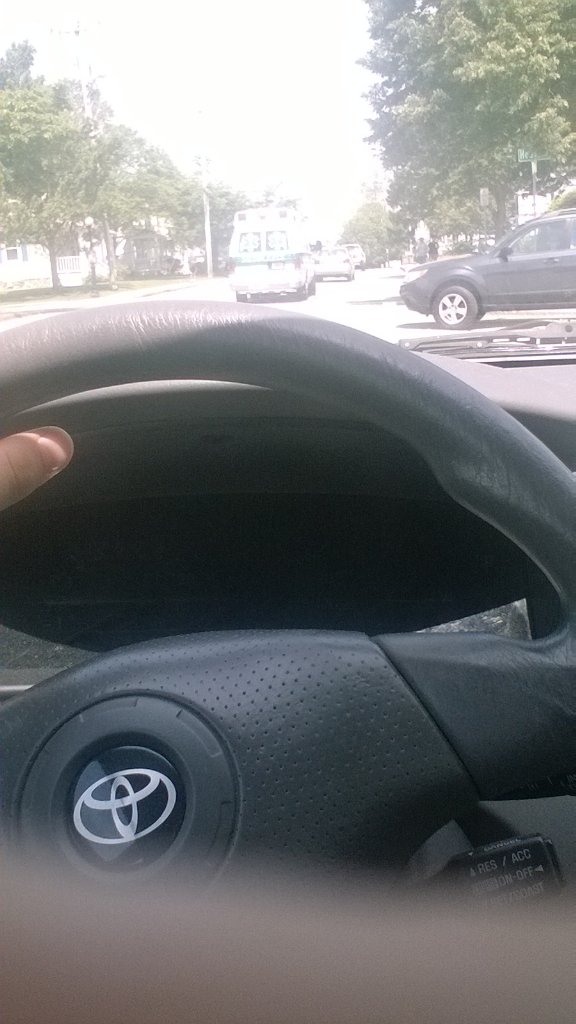 dakotabattis's tweet photo. I hate this intersection https://t.co/GxzYGHfC0T