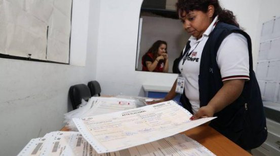 candidatazos's tweet photo. Para enteder mejor los resultados, aquí la diferencia entre acta procesada y contabilizada ► https://t.co/0TJjZUbBMh https://t.co/dKlMqXQMRb