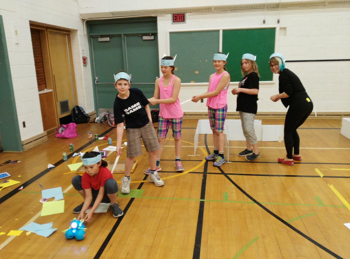 EmilyMyhr's tweet image. Team Outfits @LOGICSAcademy #codingolympics #Team16 #CodingCats @RyersonCS