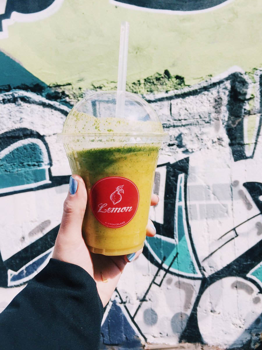 Omg <a href="/LemonIceland/">LemonIceland</a> má Lady Shave plz festast á matseðlinum hann er amaze 😍🍏🍹