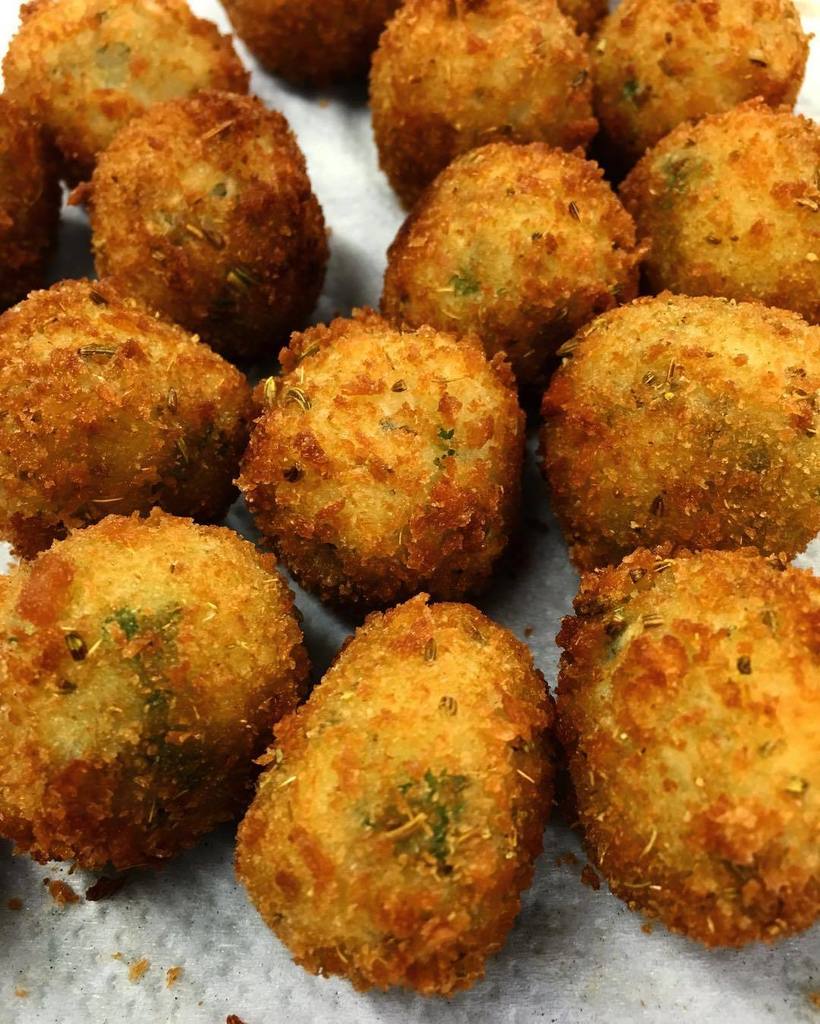 Samitamimi's tweet photo. These delicious things are Brandade! #canape #partyfood #fingerfood #summerparties #ottoleโฆ https://t.co/QQQli9xone https://t.co/SP52dM6172