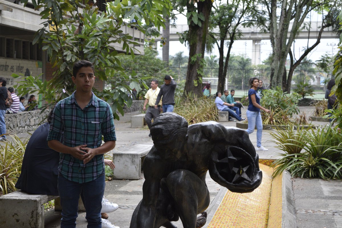 airship_gepar's tweet photo. Behind the scenes with @LABimpulsa, some photos of the interviews. #Airship #Hydrocontest #UdeA https://t.co/Qu9mPKalU7