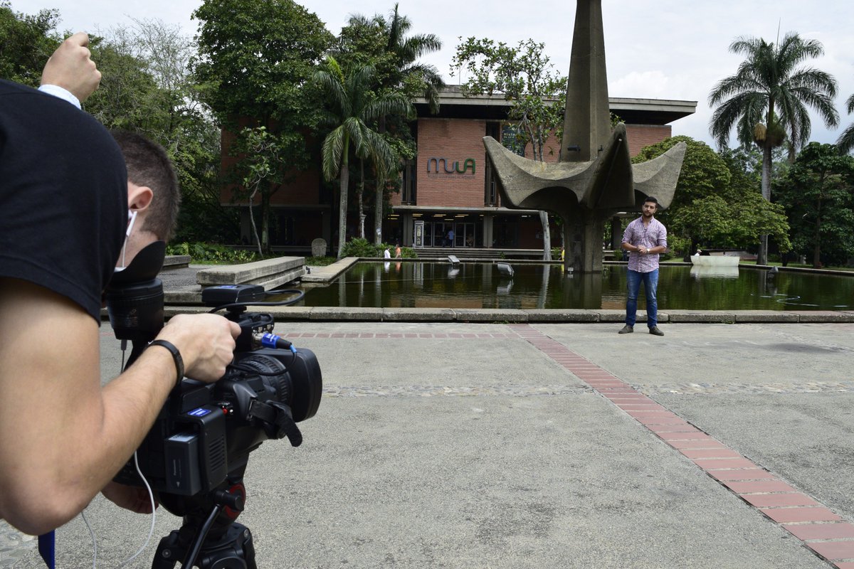 airship_gepar's tweet photo. Behind the scenes with @LABimpulsa, some photos of the interviews. #Airship #Hydrocontest #UdeA https://t.co/Qu9mPKalU7
