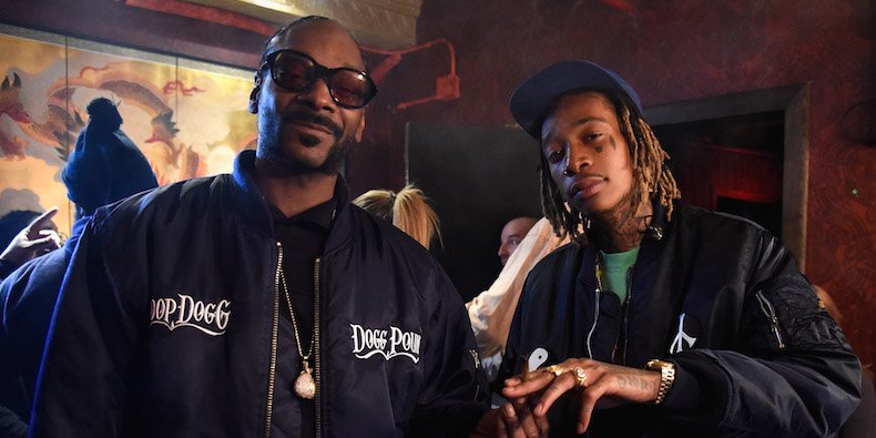 pitchfork's tweet photo. Listen to @SnoopDogg and @wizkhalifa’s new song “Kush Ups” https://t.co/RPlwGuibFa https://t.co/oMvBCFh2Wh