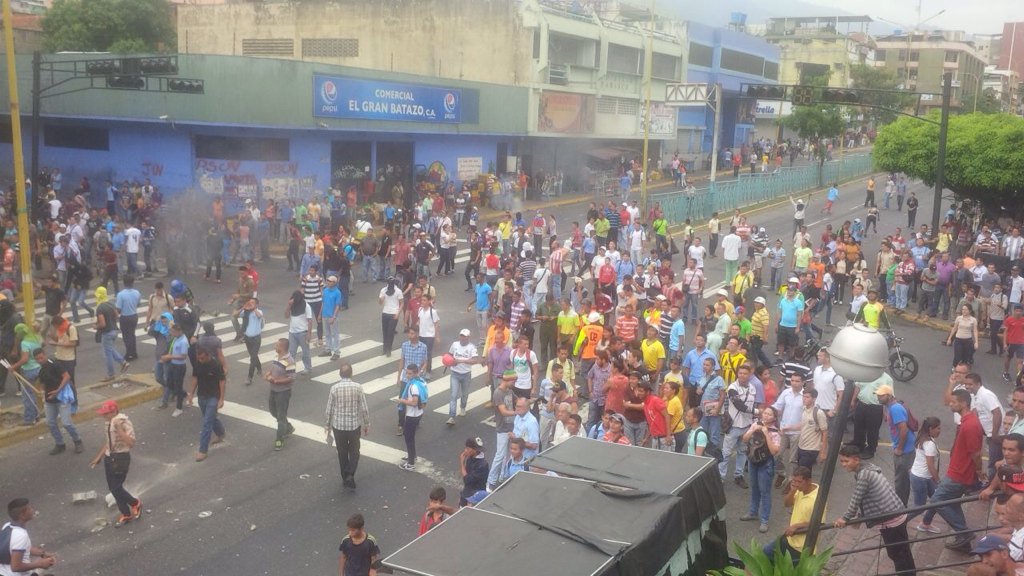 AANinforma's tweet photo. #URGENTE Tensa situación en Valera en este momento https://t.co/wRkVnzUE8D