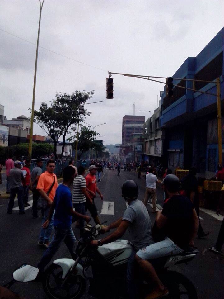 AANinforma's tweet photo. #URGENTE Tensa situación en Valera en este momento https://t.co/wRkVnzUE8D
