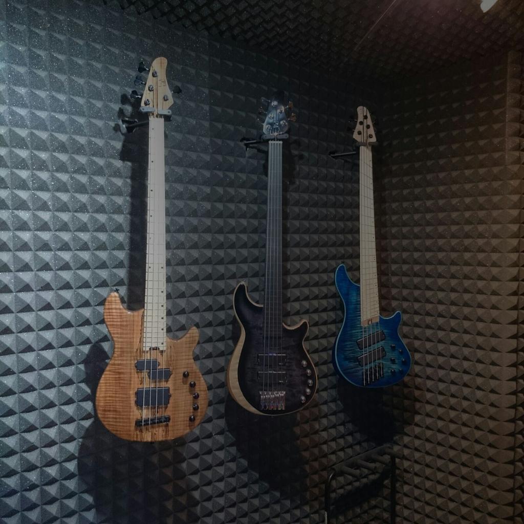 GuitarsBnj's tweet photo. Three of a kind #bnjguitars #bass #dailybass https://t.co/OnRAuaJzpO
