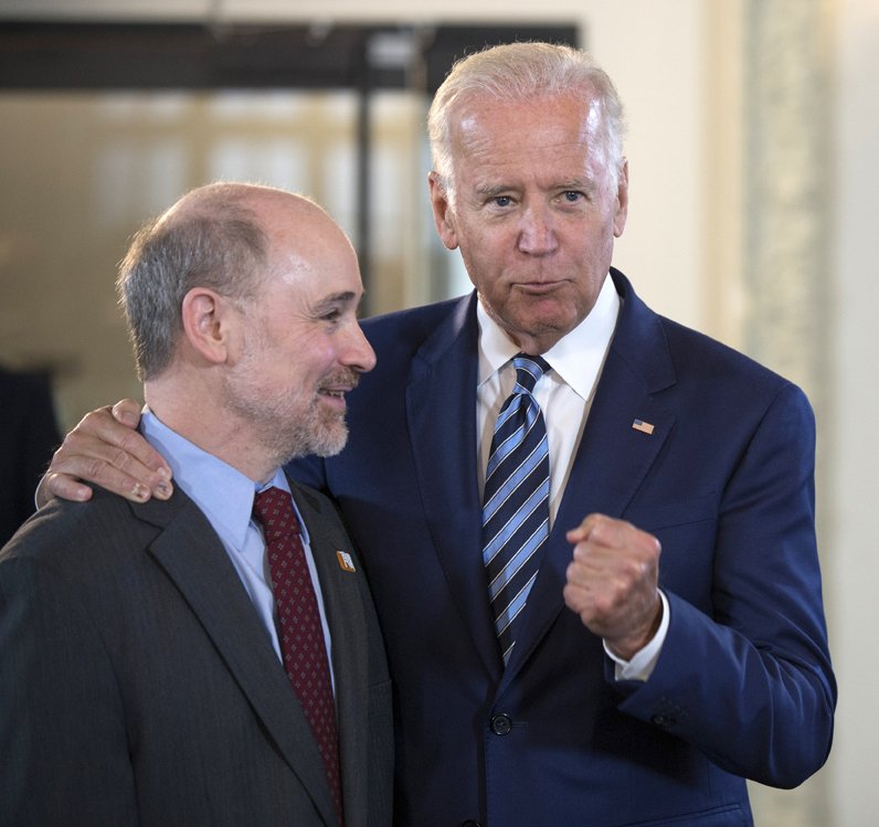 karishustad's tweet photo. An inside look at @UChicago's #GenomicDataCommons, part of @JoeBiden's #cancermoonshot: https://t.co/K8a2NGB6xR https://t.co/SYo1Kr9XuB