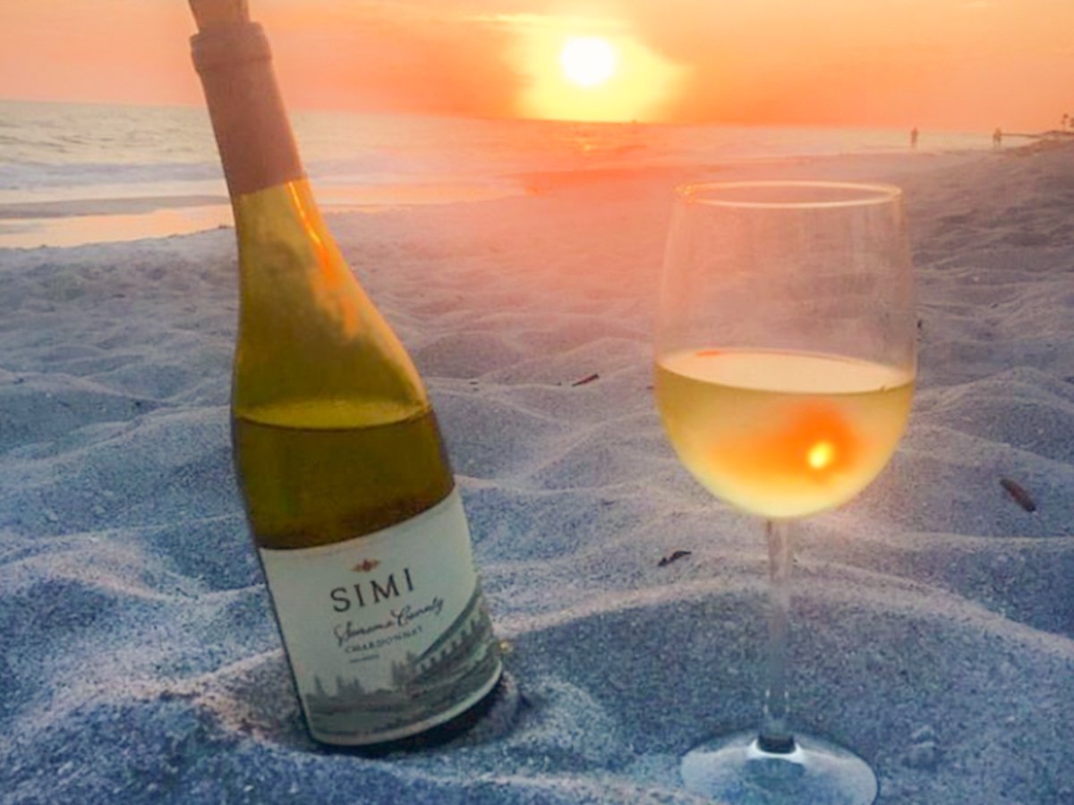 SimiWinery's tweet photo. A sunset from @agreenwellSF that made our Sonoma County Chardonnay even more magnificent. https://t.co/86BUXfSdEG