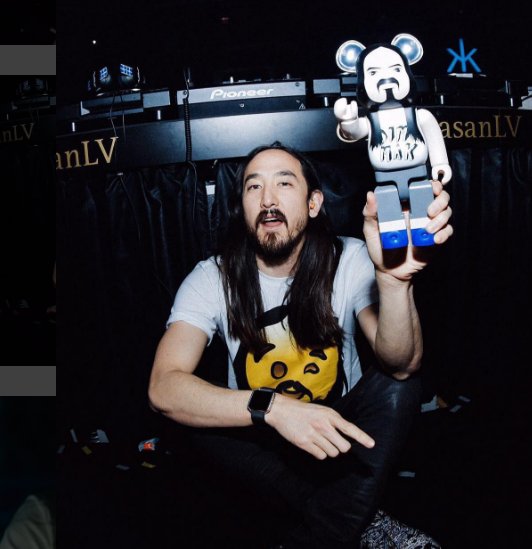 You have till FRIDAY to grab my very own BE@RBRICK! Grab em here --> smarturl.it/AokiBearBrick  @MEDICOM_TOY https://t.co/9YzY6go6IK