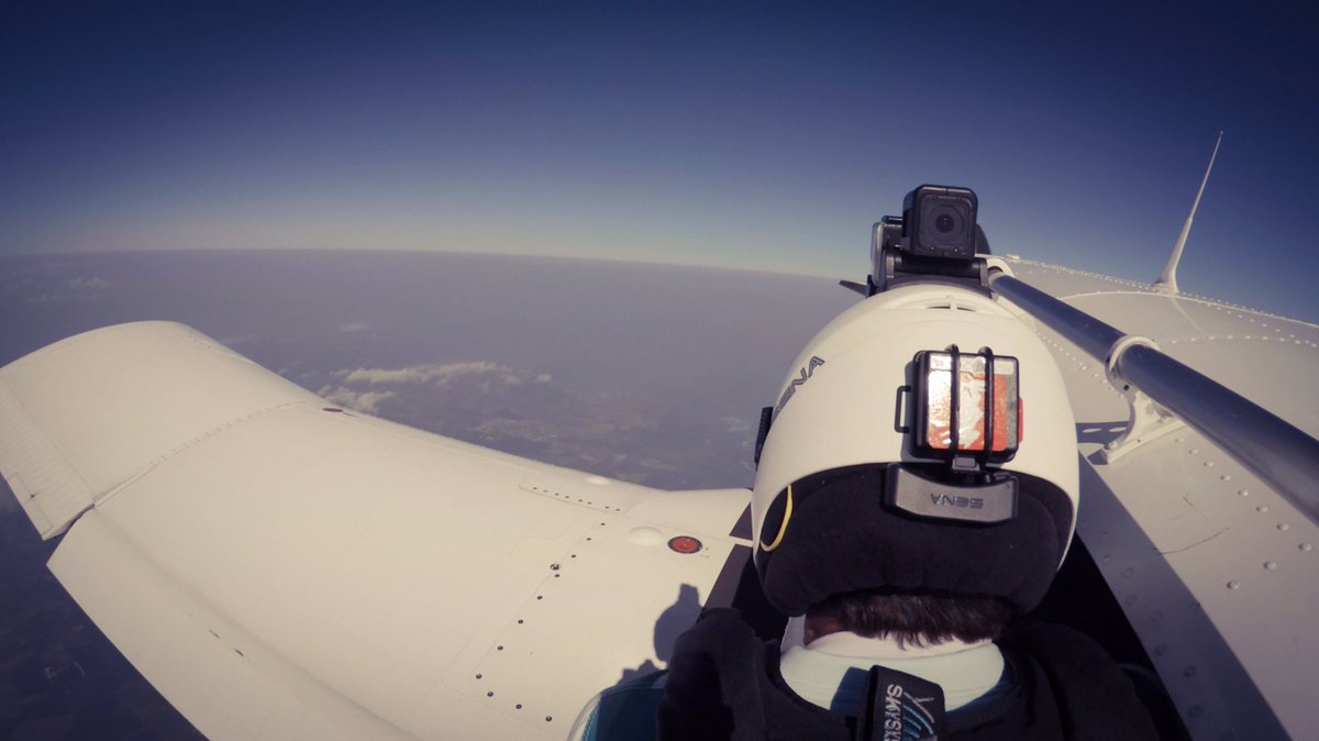 fl0WRobin's tweet image. #sena #10U fit perfectly in my #skydiving #wingsuit helmet! #flyconnected with @senabluetooth