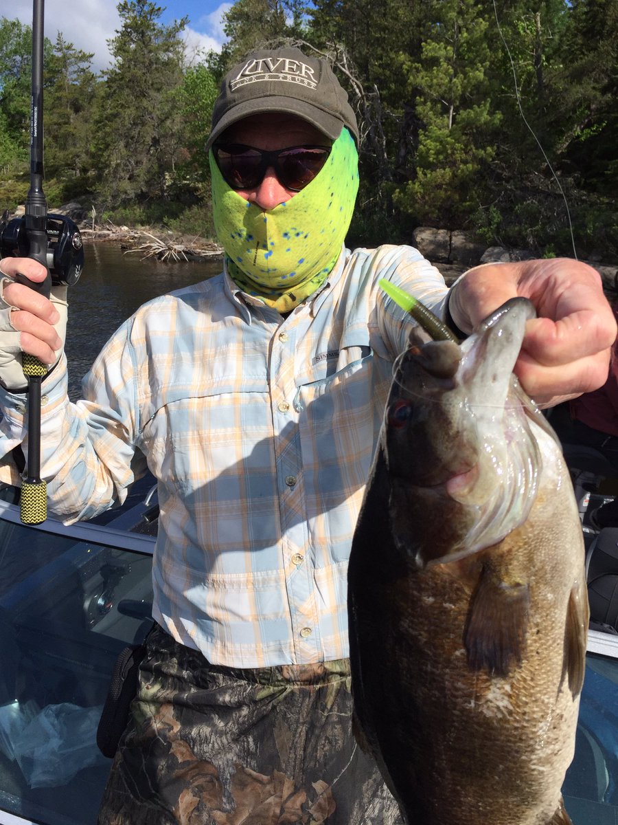 Tillermanrl's tweet photo. Smallmouth time #rainy lake houseboats. Jon Balaski and Billy Dougherty win the front battles#Mercury # Lund https://t.co/nLrzrtrXl5