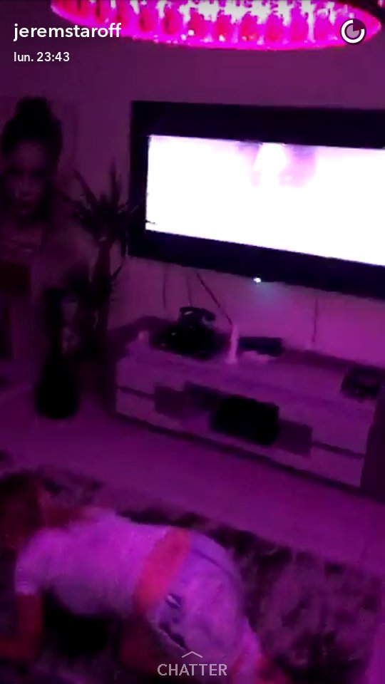 DjaelysC's tweet photo. @jeremstar  @beverlyofficie1 danse sur le nouveau morceau @AurelieLmet Je meur il me tue trop ce mec 
~ alv • alm ~ https://t.co/fl29CsSNzN