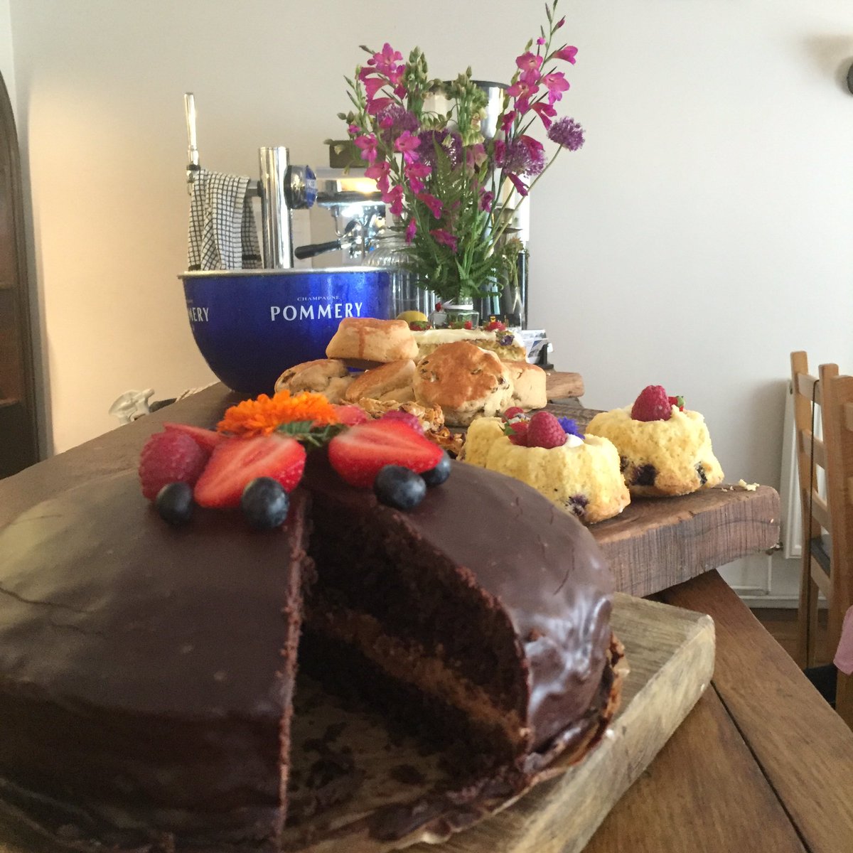 Fourandtwenty2's tweet photo. #cake served daily @Fourandtwenty2 @PurbeckNetwork @PurbeckFoodie @PurbeckArtWeeks https://t.co/hoPEz1w3O8