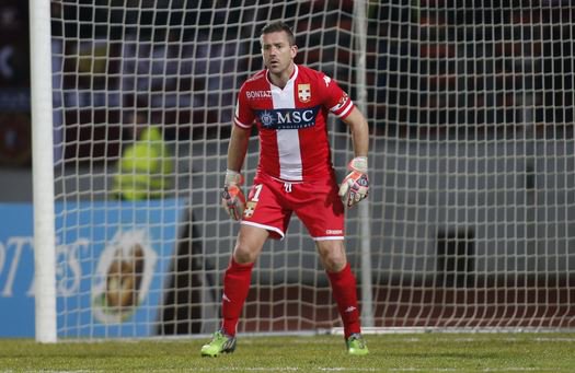 ETGFCcom's tweet photo. Johann #Durand "a pris goût à entraîner". Une 2e carrière prend forme pour le portier >> https://t.co/bld4rna9TC https://t.co/jPZ1YPyIf2
