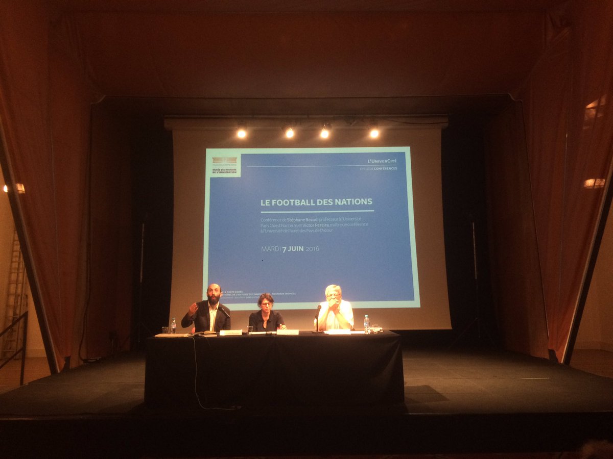 Cite_Humanites's tweet photo. Le football des nations avec Stéphane Beaud (@ParisOuest) et Victor Pereira (@universite_uppa) @citeimmigration https://t.co/8RX6AO7nn2