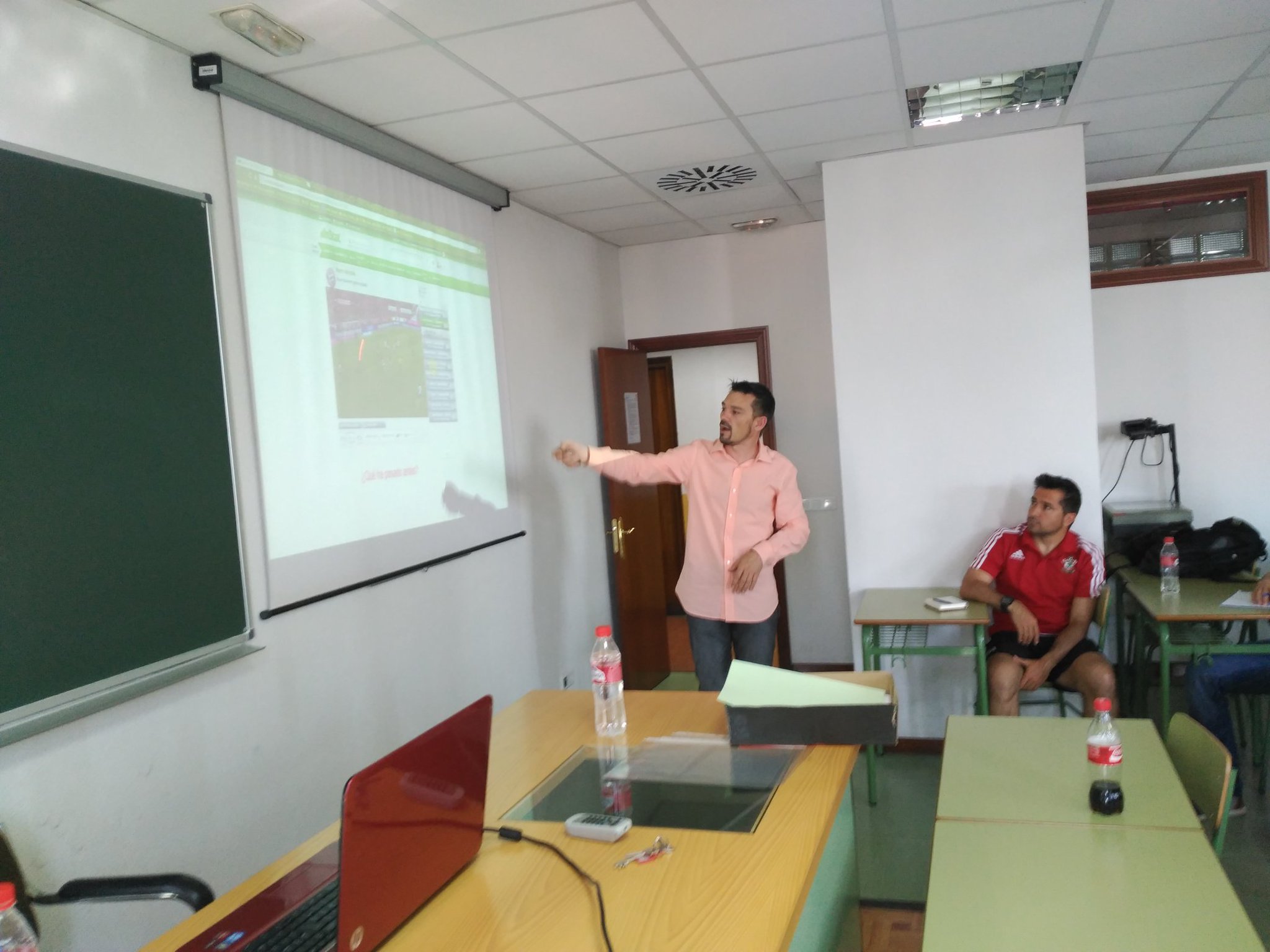 Ponencia de lujo de @danidatos en el Curso Básico de Análisis del Juego en Fútbol de @APFfutbolpf