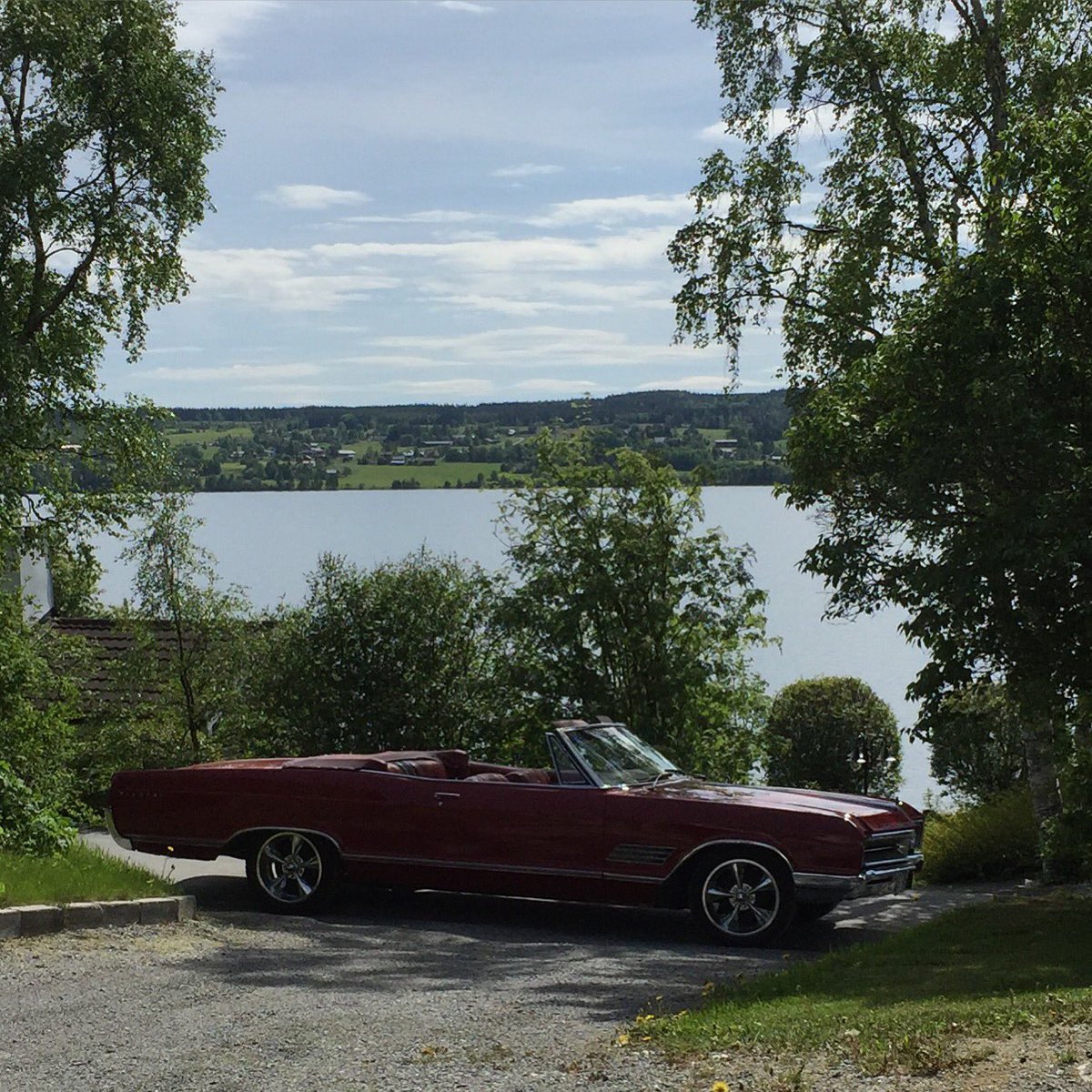 wallanderlynn's tweet photo. Summer cruising ❤️ #buick #wildcat #66 #convertible #401 #östersund #sweden https://t.co/020Ip29FXO
