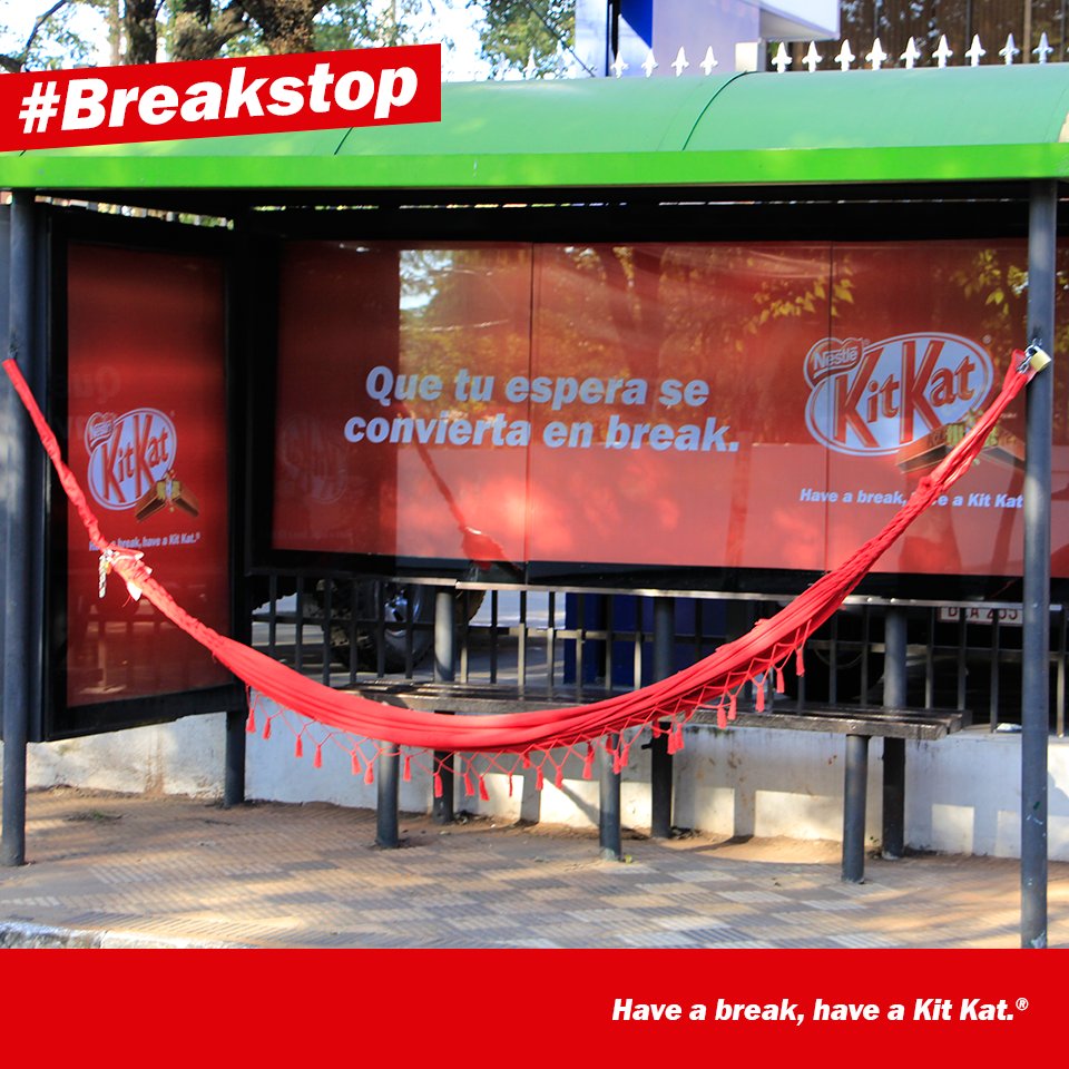 KitKatPy's tweet photo. Ahora esperar el bus es más divertido :D Compartí una foto usando #BreakStop https://t.co/WU0QG3usad