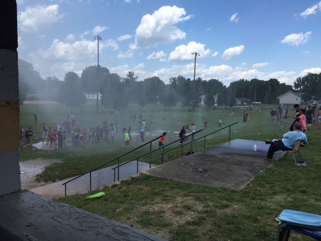 CLMSLibrarybird's tweet photo. Too sunny! 8th grade splashing in "the hole" #clmspride https://t.co/Ddyb6VdJuT