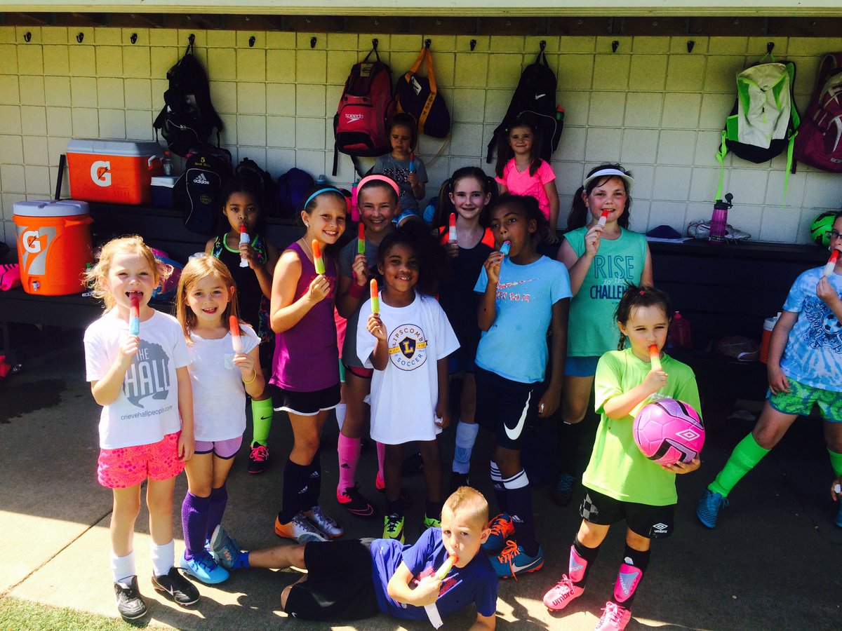 LipscombWSOC's tweet photo. Day camp fun! #smallSideGames #PopsicleBreak ⚽️😅🍭 https://t.co/Ap3ESbhdcI