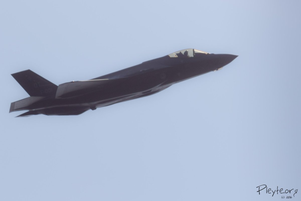 F35 boven Middelburg, precies op tijd. #F35naarNL
