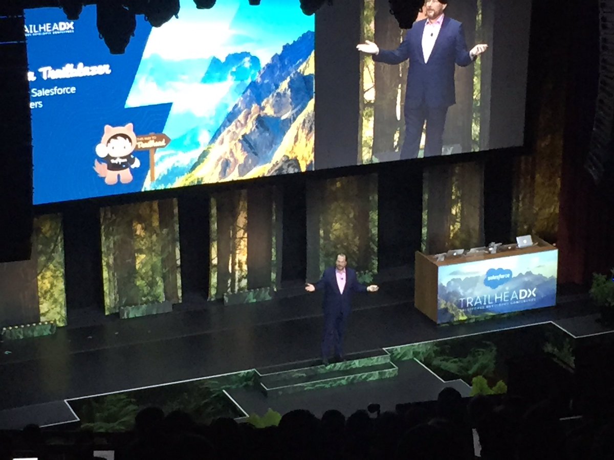 Smoking fast #wifi and network at #Salesforce #trailheaDX. Thanks to #straightuptechnologies!