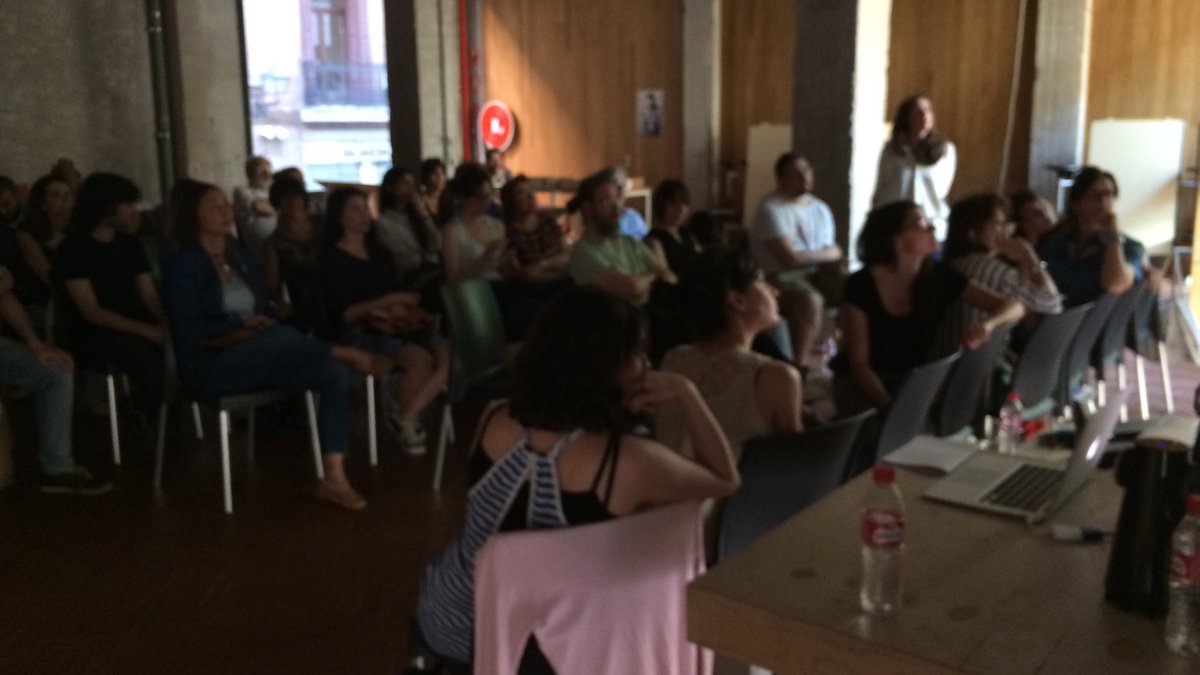 medialabMM's tweet photo. Presentación de @generoyfigura y lo que ha dado de sí el #crowdfunding que hicieron con @goteofunding. #fotógrafas https://t.co/1drPHVoDCZ